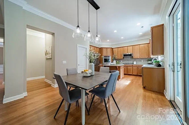 424 Ranelagh Dr — Photo 16