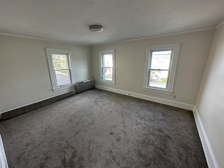 305 Powell Ave — Photo 13