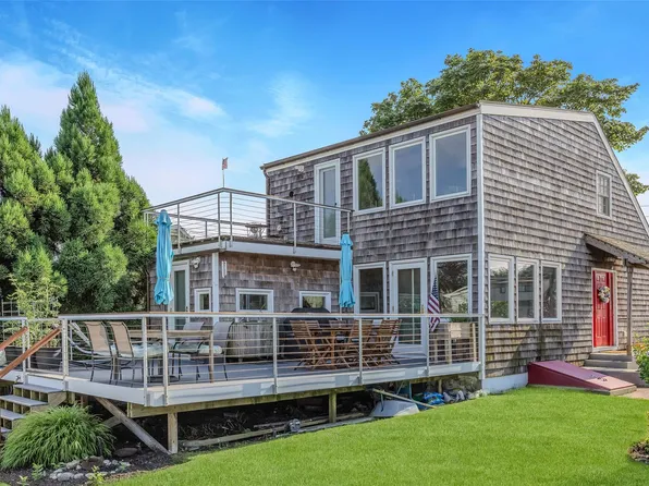 253 West Drive, Copiague, NY 11726