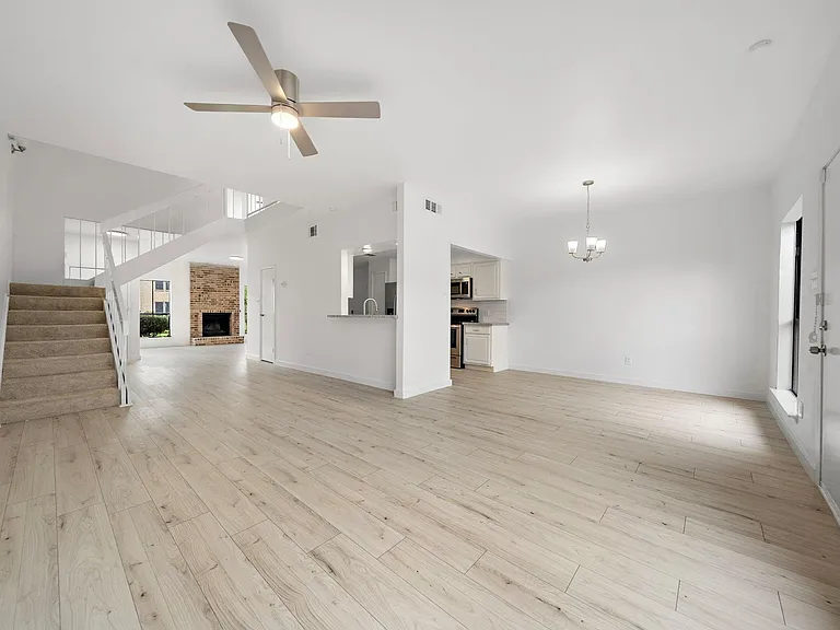 8433 Wednesbury Ln — Photo 1
