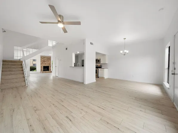 8433 Wednesbury Ln, Houston, TX 77074
