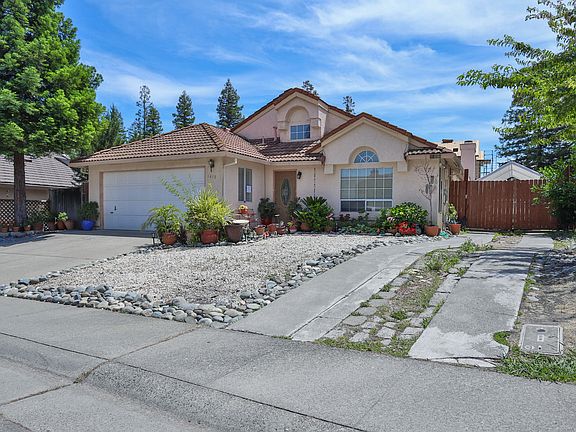 4th image of 1415 Long Creek Way