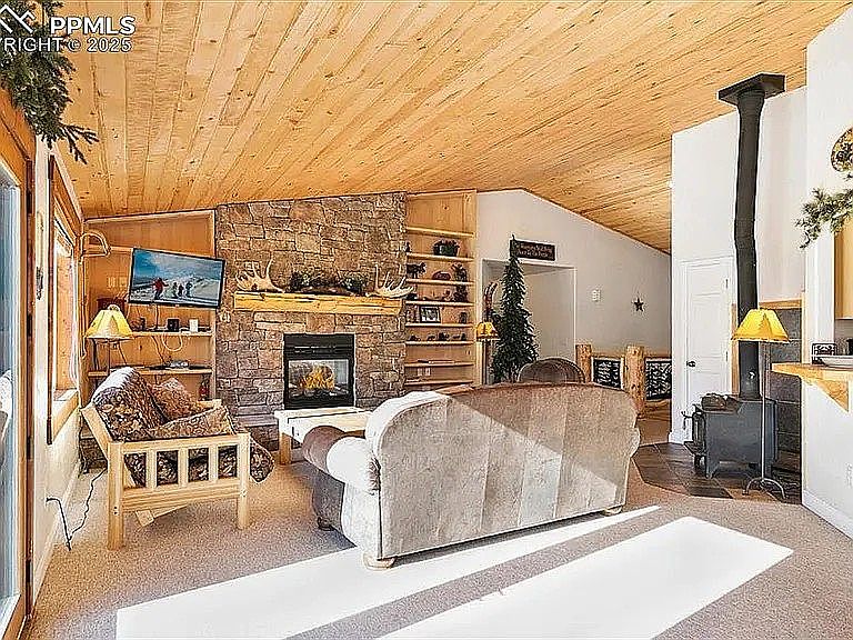 1st image of 36 Isabelle Ct