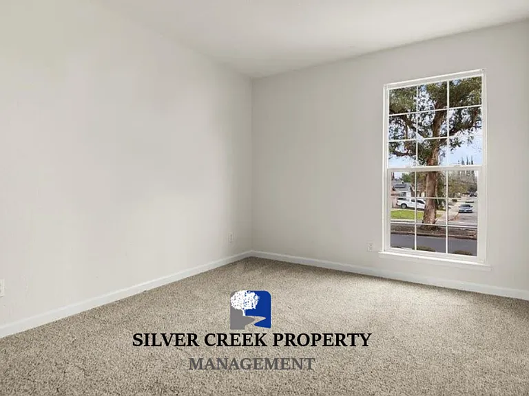 325 Northwood Cmns — Photo 13
