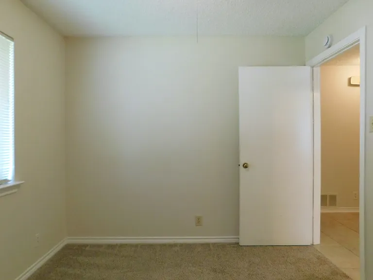 2204 Canterbury Ct #2204 — Photo 19