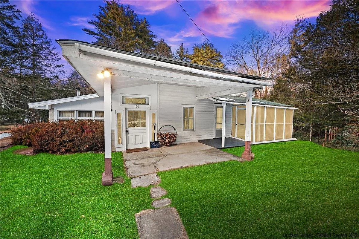 26 Allen Road photo 1