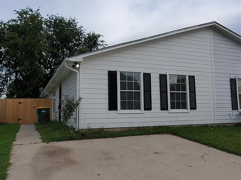 5319 Cherie Crest Ct — Photo 1