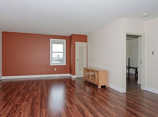 2nd image of 404 W 1st St Unit 33