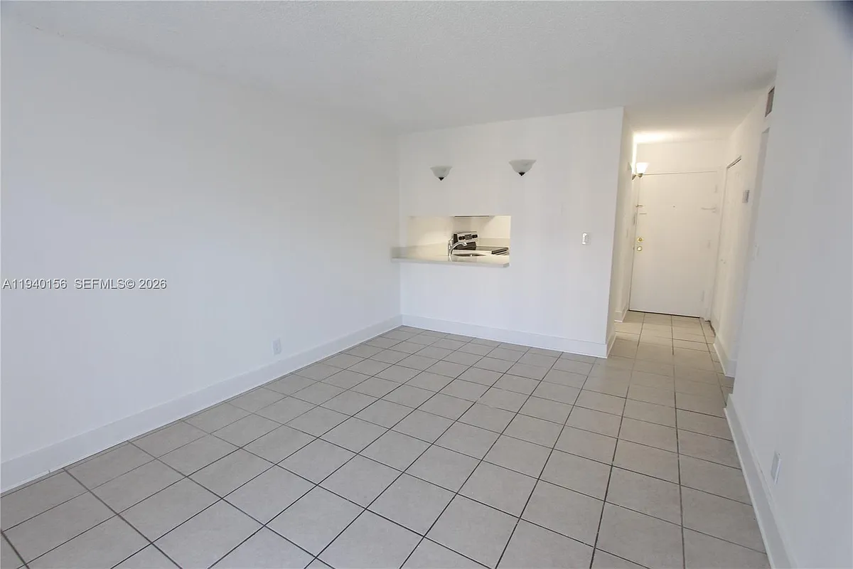 Building Photo - 4550 NW 9th St #611E