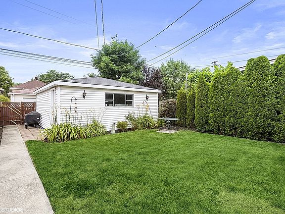 3rd image of 4928 N Tripp Ave