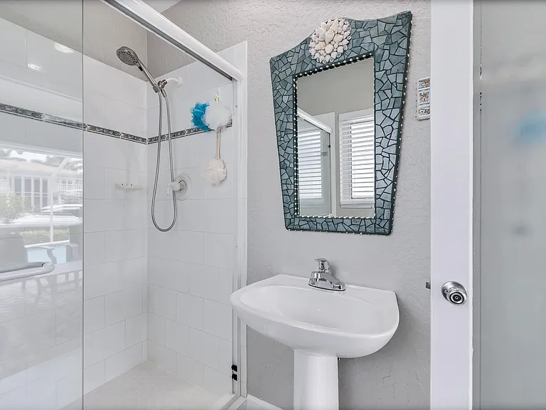 836 NE 72nd St — Photo 15