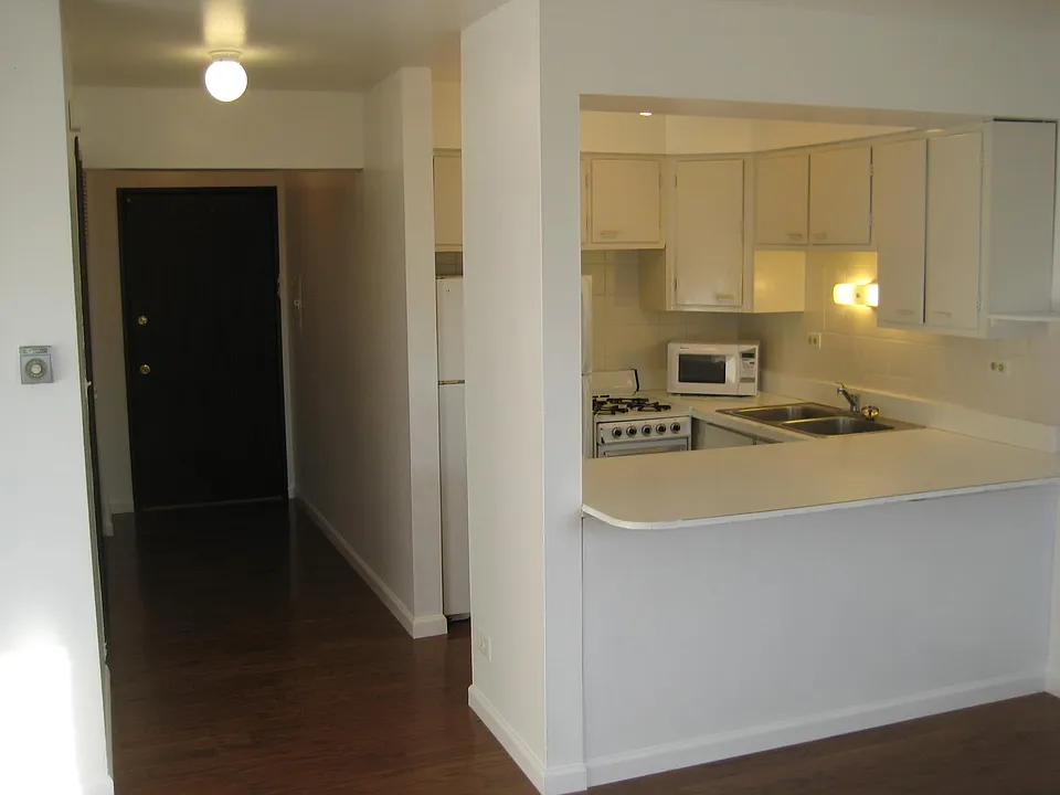 5306 N Cumberland Ave #404