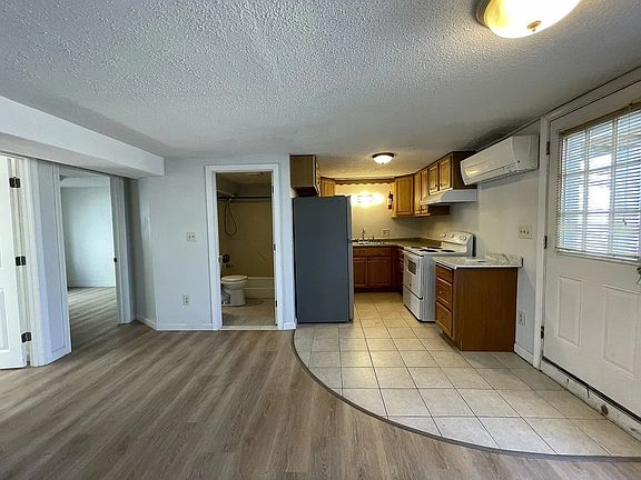 2nd image of 190 Ashworth Ave #1B