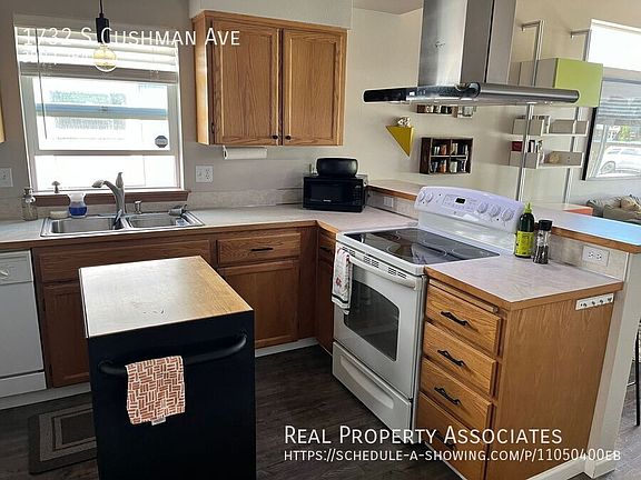 3rd image of 1732 S Cushman Ave