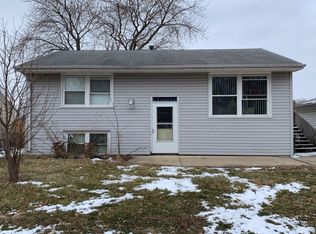 4415 S Baker Ln, Peoria, IL 61607