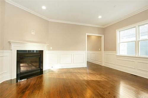 4th image of 150 Woodsidevenue #A