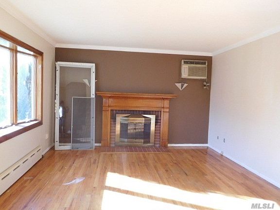 3rd image of 493 Baldwin Ave