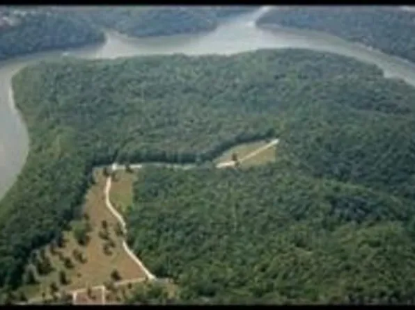 Robbinstown Rd, Byrdstown, TN 38549