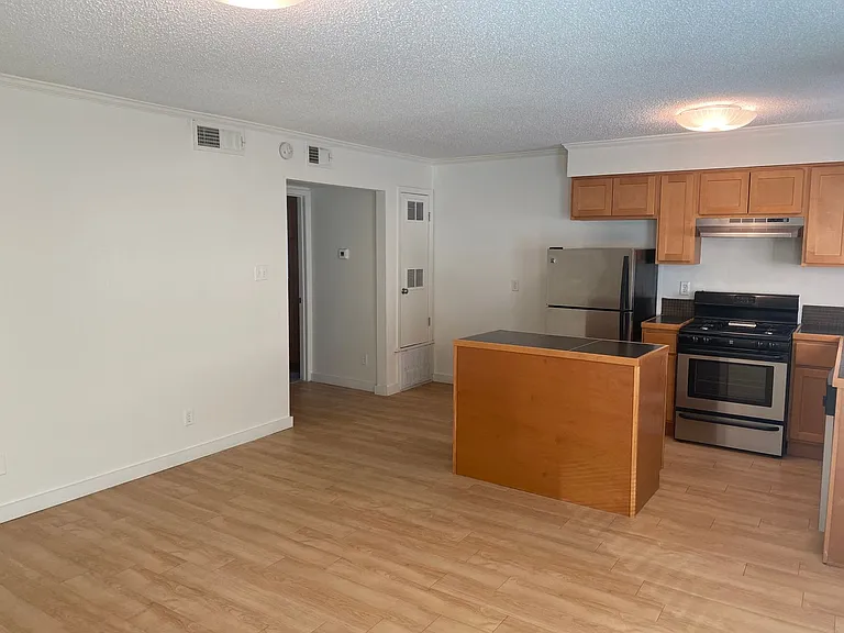 604 W 8th St #304A — Photo 15
