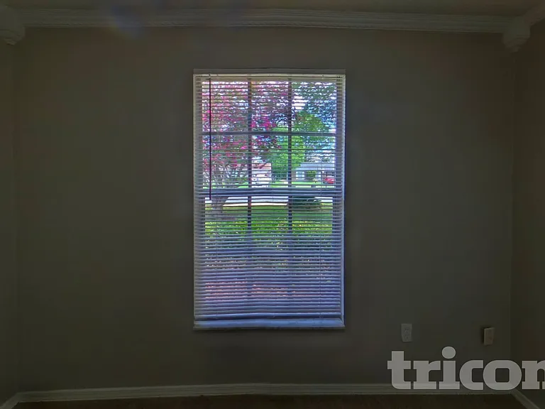 8252 Yolanda Ct — Photo 11