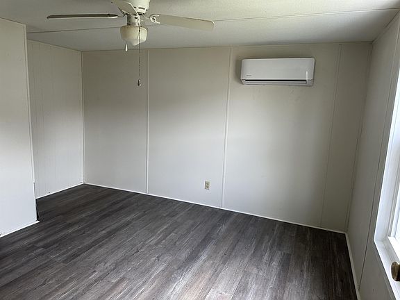 4th image of 251 Pebble Rock Cir