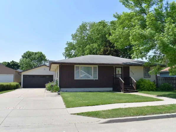 426 W 15th St, South Sioux City, NE 68776