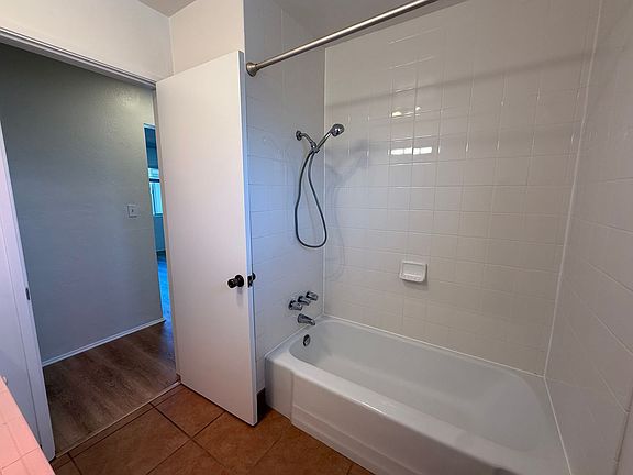 4th image of 830 Boysen Ave #9