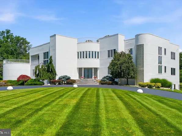 611 Creek Ln, Flourtown, PA 19031