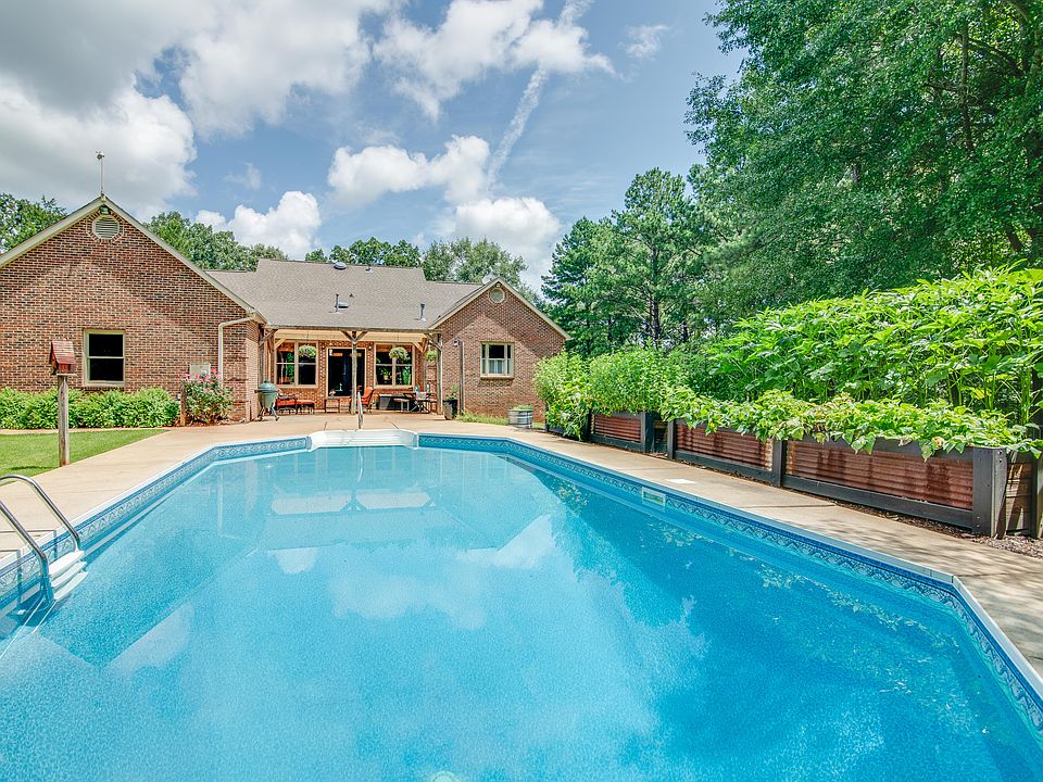 2nd image of 640 Burg Rd