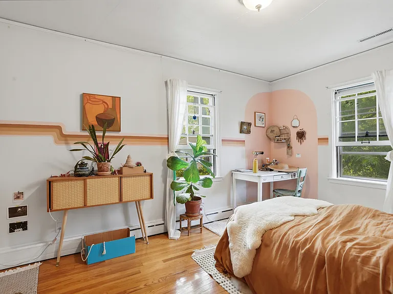 321 McLean St — Photo 13
