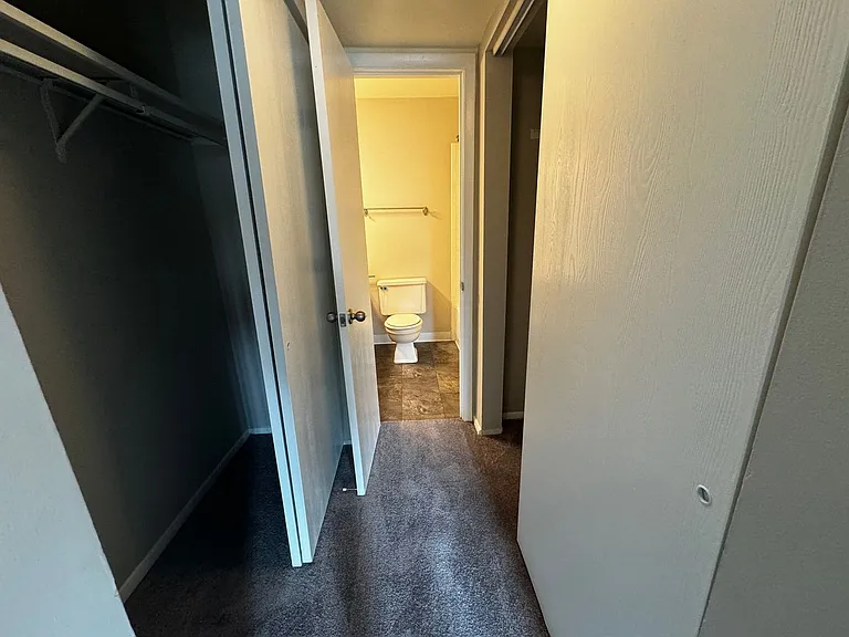 Coventry Court West Apartments — Photo 58