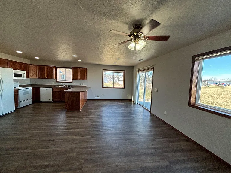 Ideal Twinhomes — Photo 18