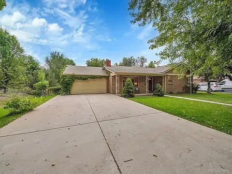 960 Garrison St — Photo 1