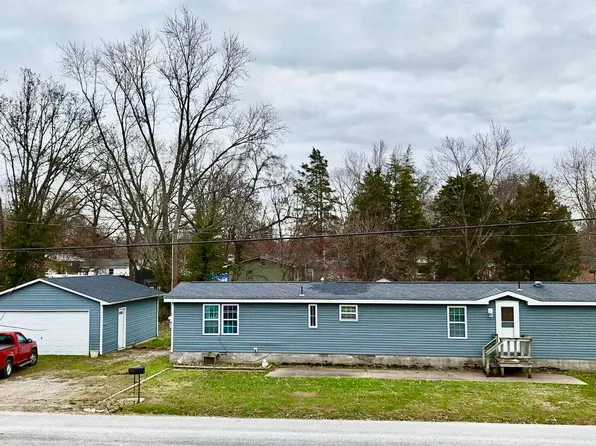 414 W Taylor St, Benton, IL 62812