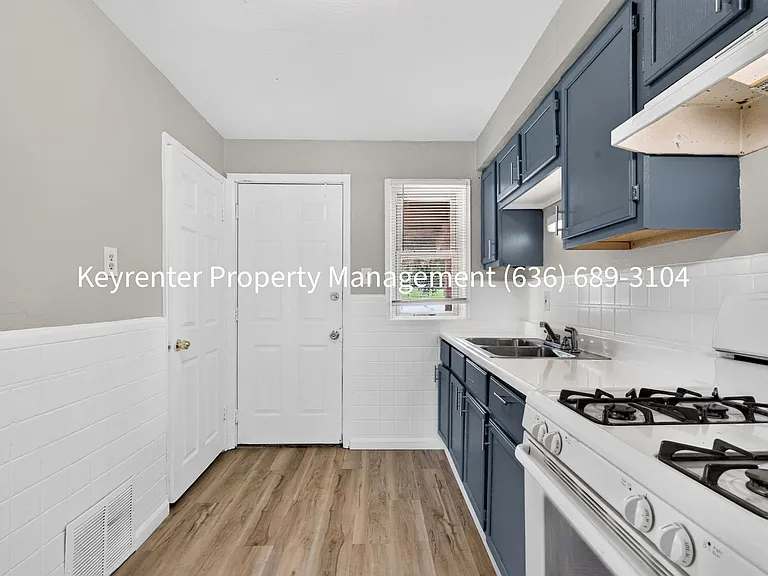 6317 Abbott Dr — Photo 5