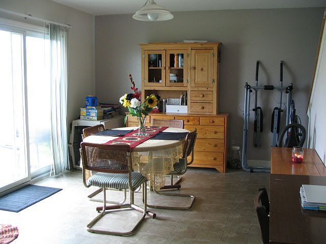 2nd image of 1566 Metcalfe Ave