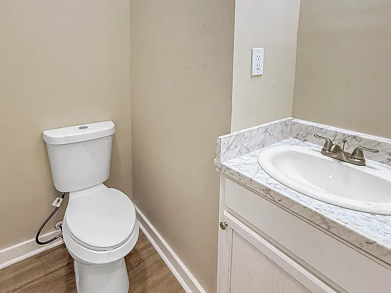 1826 Waverly Ave — Photo 16
