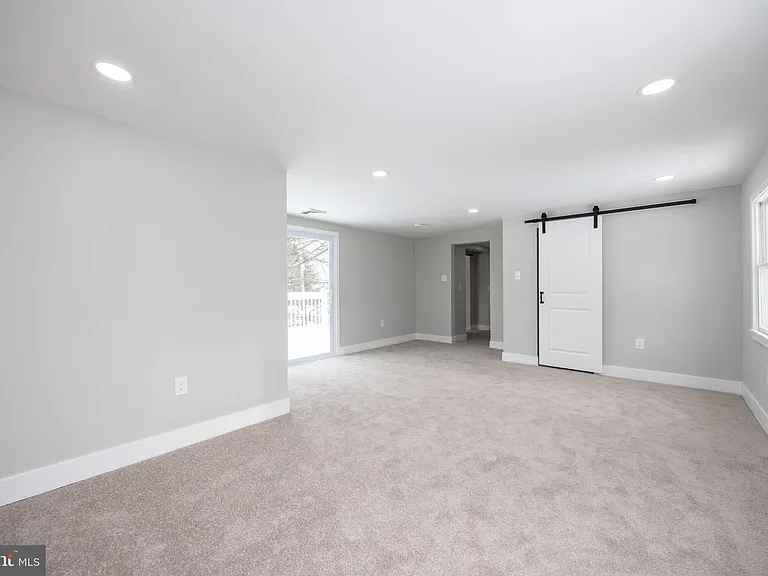 181 W 7th Ave — Photo 22