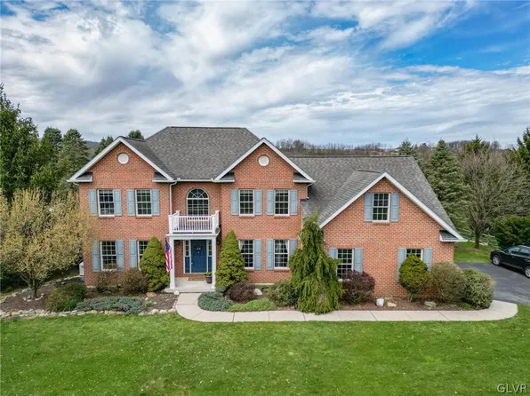 2253 Meadow Brook Dr N, Schnecksville, PA 18078