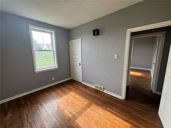 5th image of 804 Eastman St