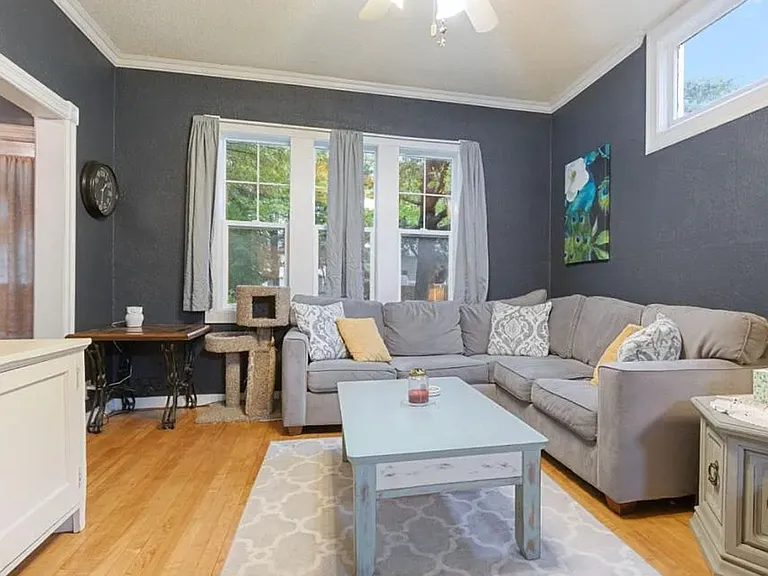 1279 Burr St N — Photo 3