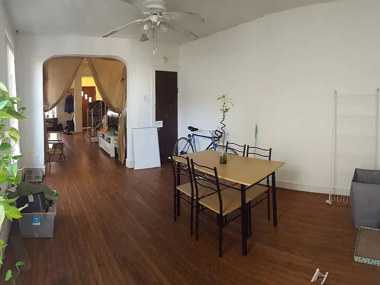 1613 Fontain St — Photo 1