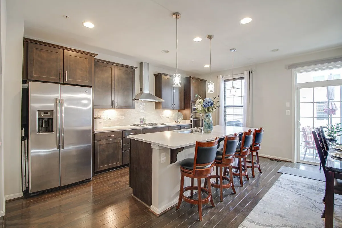3 bed, 4.0 bath, 2284 sqft, $3,500 — Photo 4