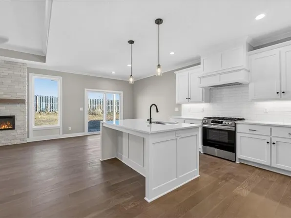 25056 W 94th Ter, Lenexa, KS 66227