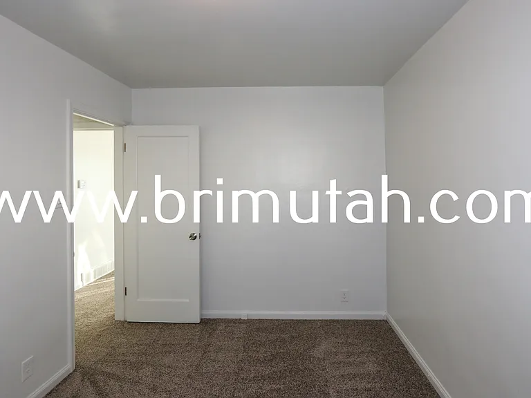 2613 S Hartford St — Photo 2