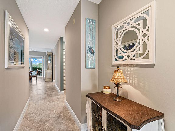 5th image of 833 Oak Harbour Dr