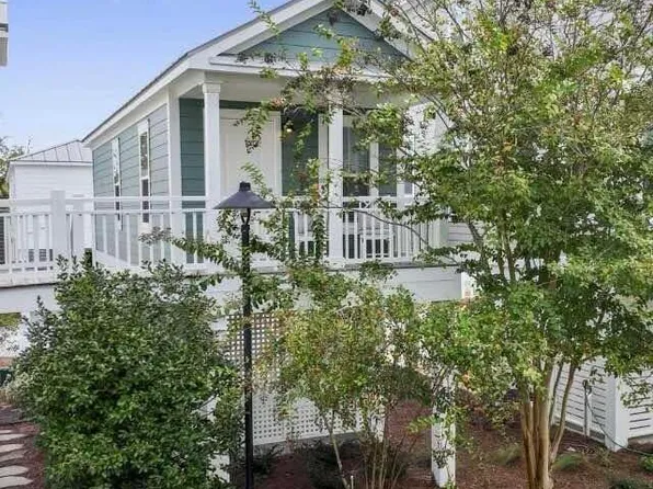 215 E 2nd St #15, Pass Christian, MS 39571