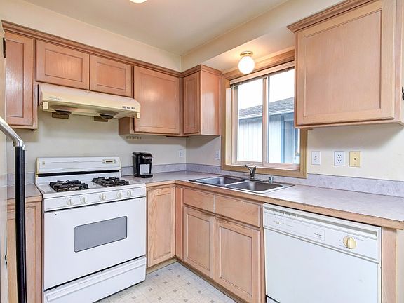 4th image of 2824 176th St NE