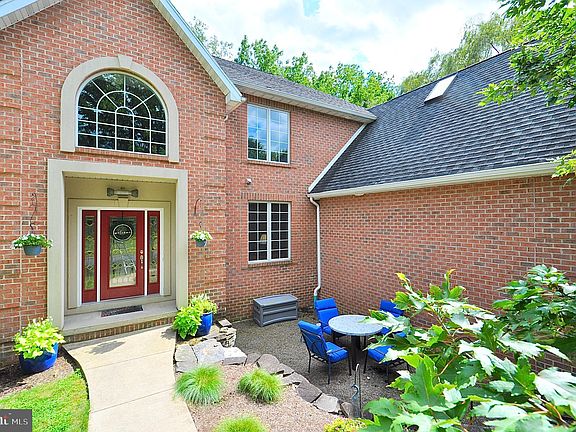 3rd image of 1304 Megan Dr