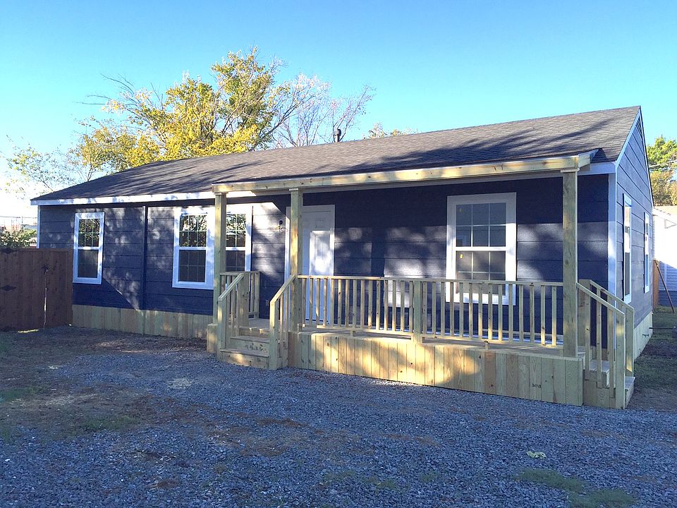 1st image of 304 E Walker St